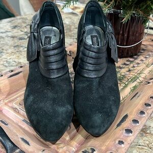 White House Black Market black high heels size 7 1/2